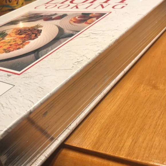 Light Cooking Cookbook Low Fat, Calorie& Cholesterol Publications International - Picture 4 of 10